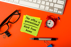 Postit stating "The office is quarantined. Work from home."