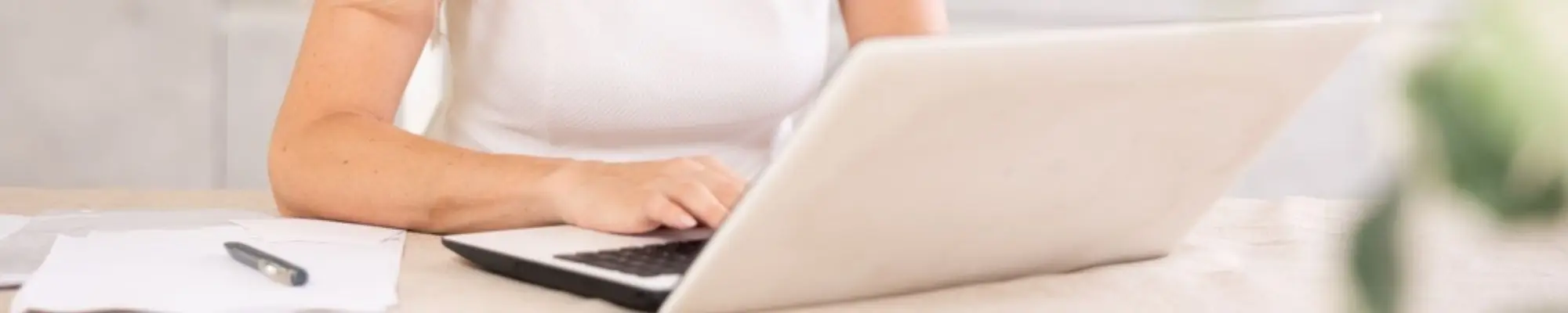 Independent contractor working remotely on a laptop from home